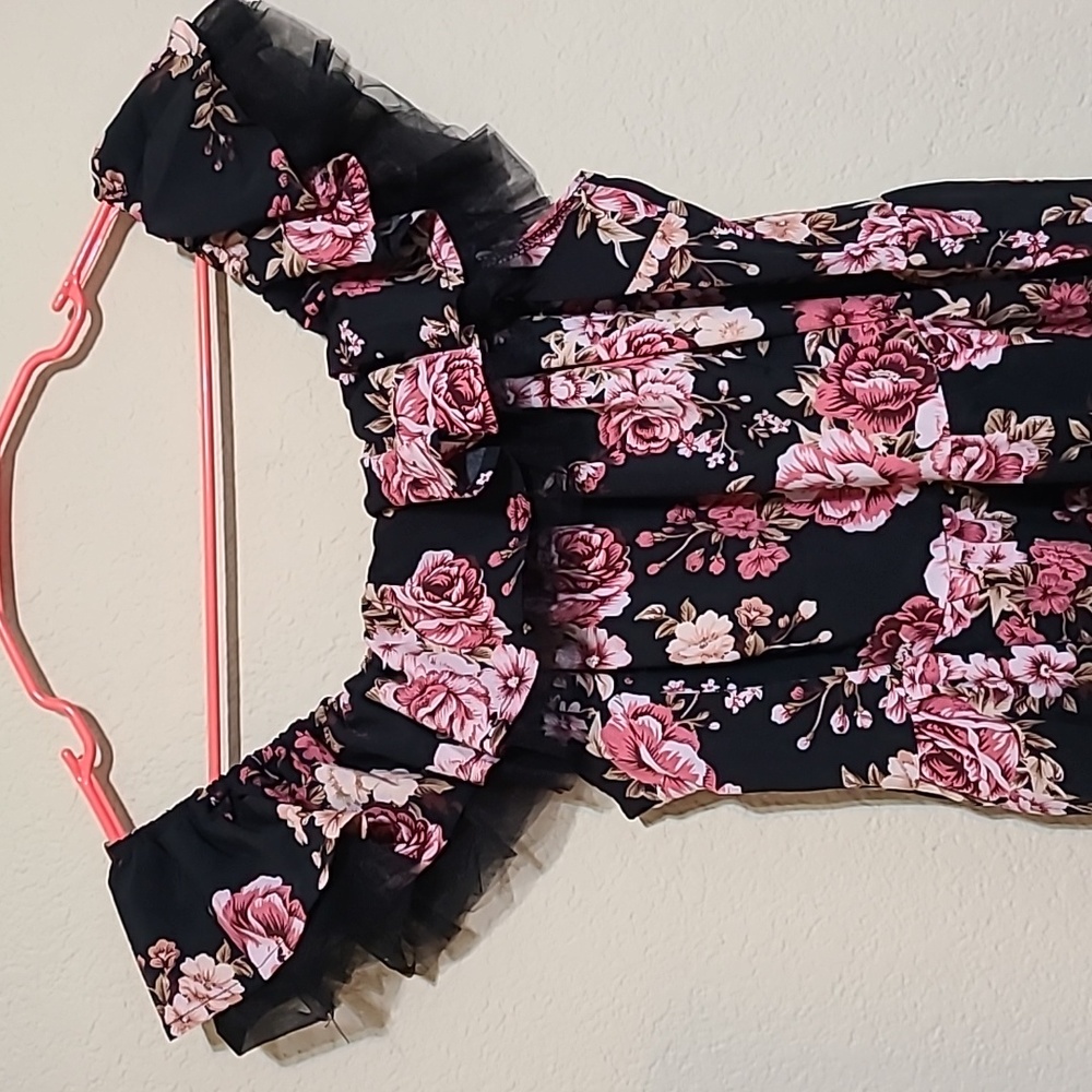 NWOT Off the shoulder floral dress - Picture 2 of 6